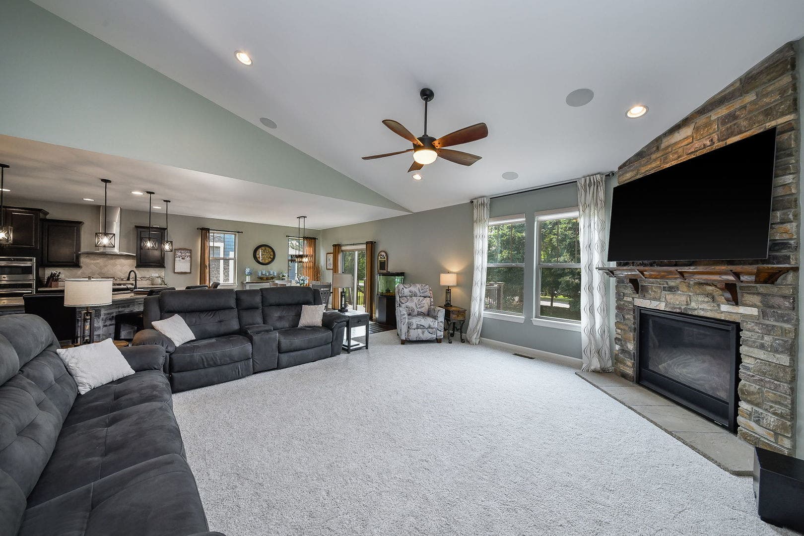 3529 Gallant Fox Drive, Elgin, IL 60124 3529 Gallant Fox Drive, Elgin, IL 60124