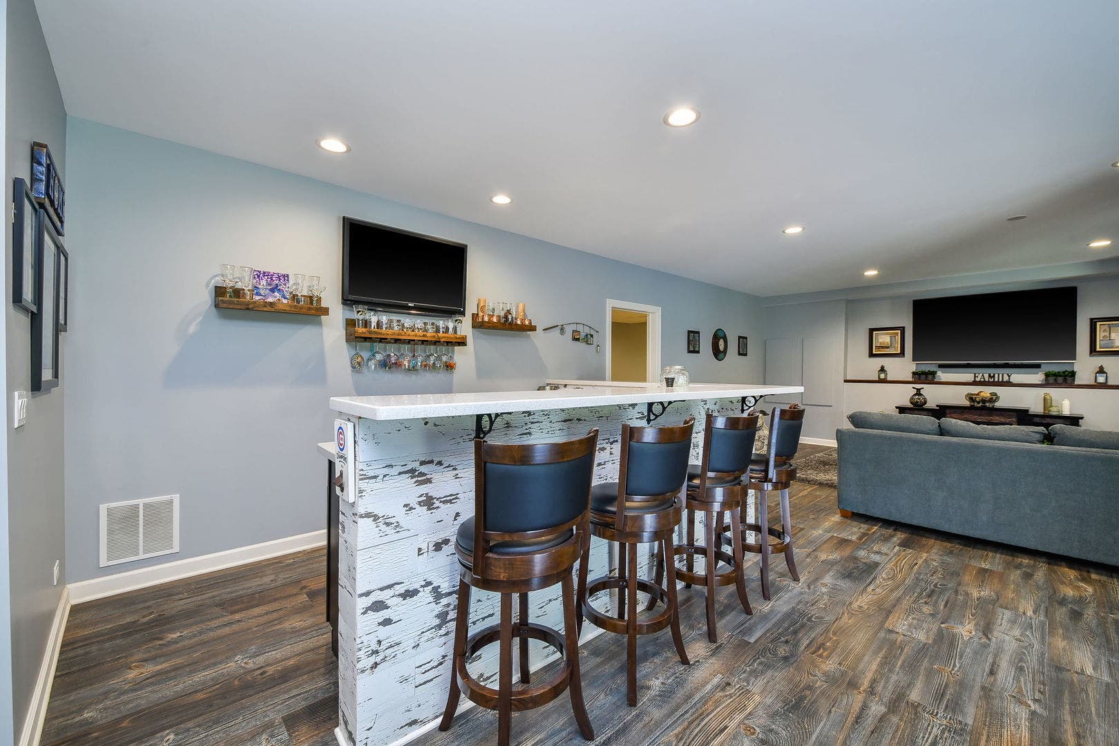 3529 Gallant Fox Drive, Elgin, IL 60124 3529 Gallant Fox Drive, Elgin, IL 60124