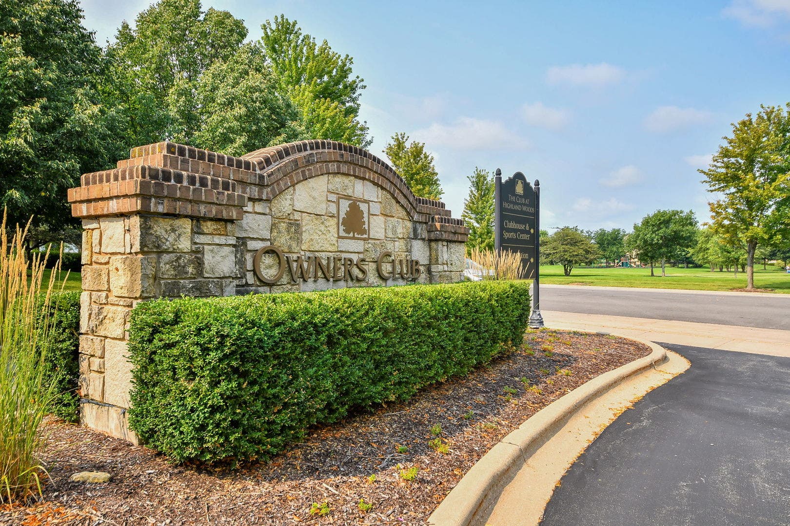 3529 Gallant Fox Drive, Elgin, IL 60124 3529 Gallant Fox Drive, Elgin, IL 60124