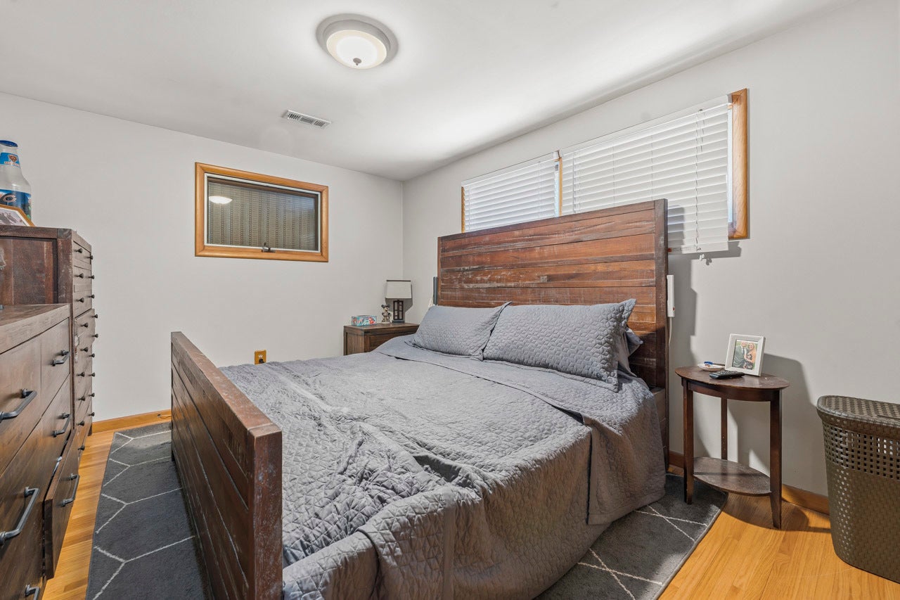 35 Woodland Avenue, Elgin, IL 60123 35 Woodland Avenue, Elgin, IL 60123