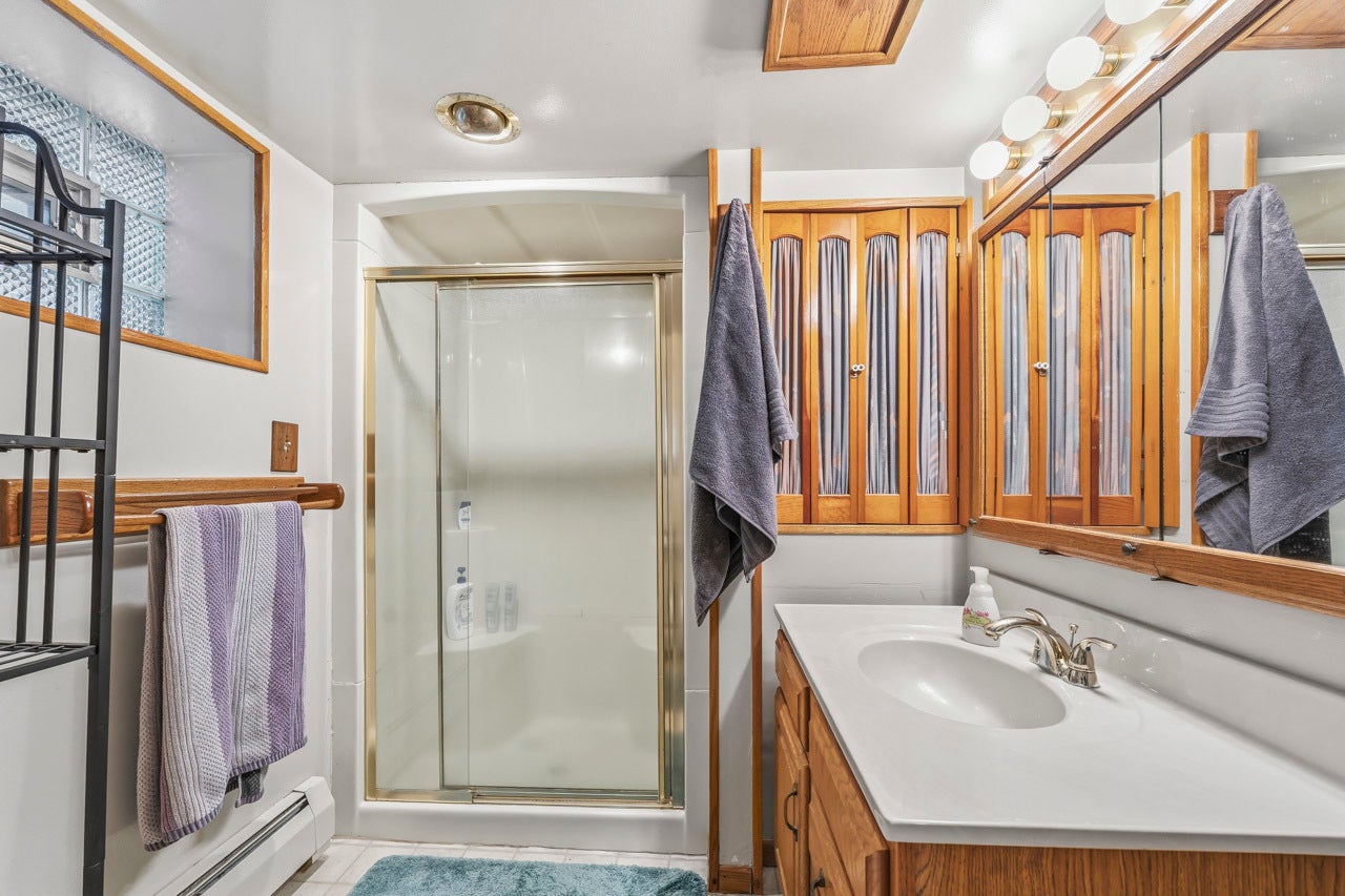 35 Woodland Avenue, Elgin, IL 60123 35 Woodland Avenue, Elgin, IL 60123