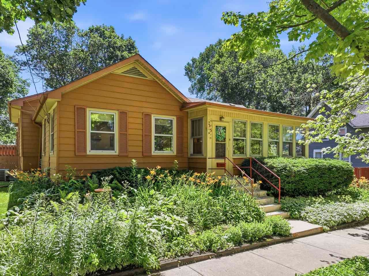 35 Woodland Avenue, Elgin, IL 60123 35 Woodland Avenue, Elgin, IL 60123