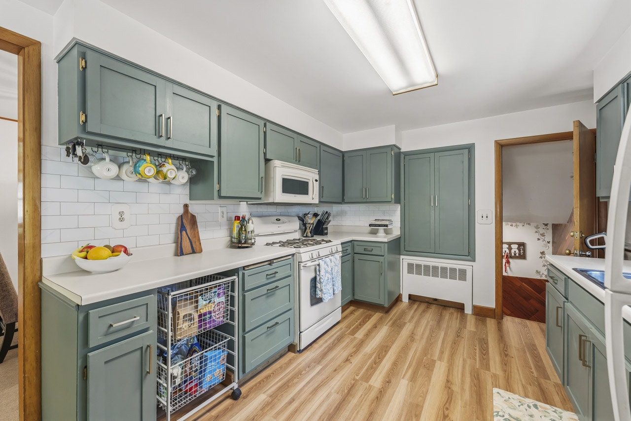 35 Woodland Avenue, Elgin, IL 60123 35 Woodland Avenue, Elgin, IL 60123