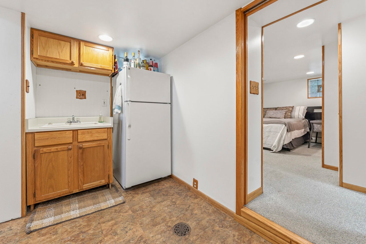 35 Woodland Avenue, Elgin, IL 60123 35 Woodland Avenue, Elgin, IL 60123