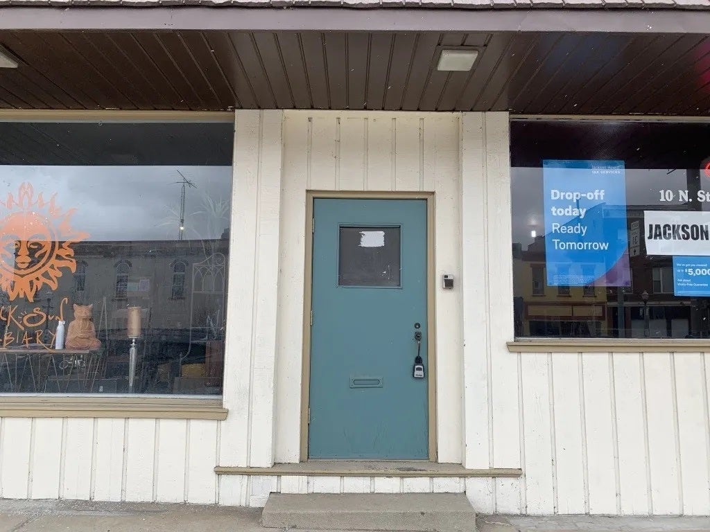 8 N State Street, #UPPER, Elgin, IL 60123