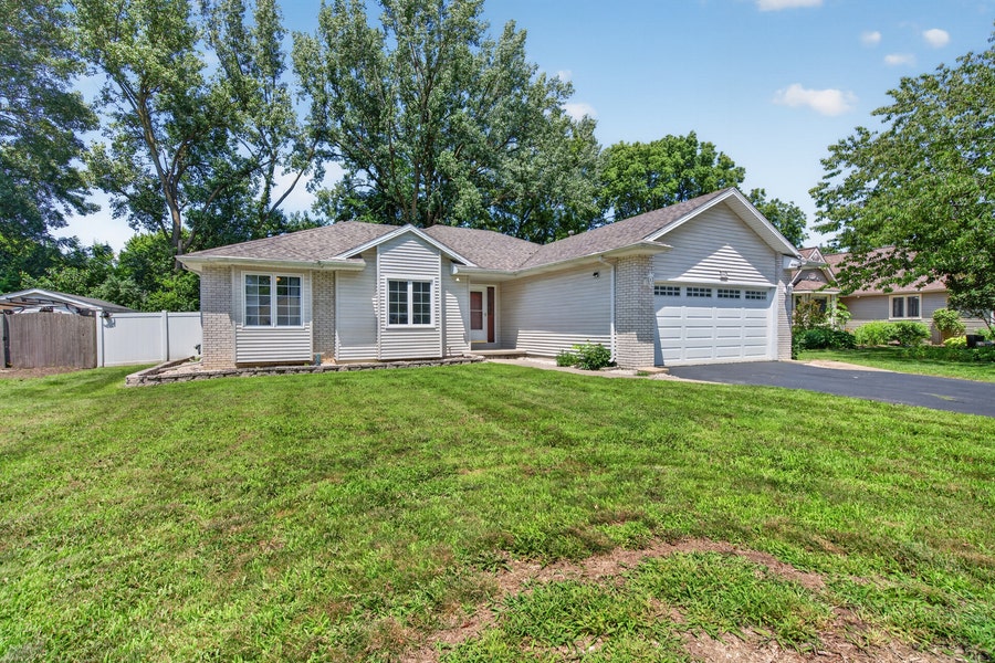 Property photo for 442 W Anndon Drive, Braidwood, IL