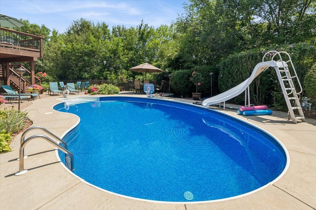 10949 Fawn Trail Drive, Orland Park, IL 60467 10949 Fawn Trail Drive, Orland Park, IL 60467