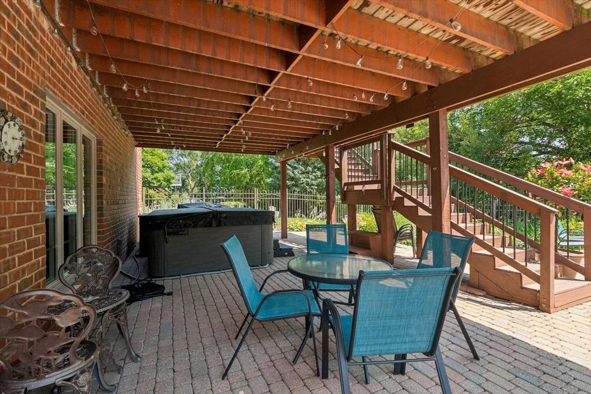 10949 Fawn Trail Drive, Orland Park, IL 60467 10949 Fawn Trail Drive, Orland Park, IL 60467