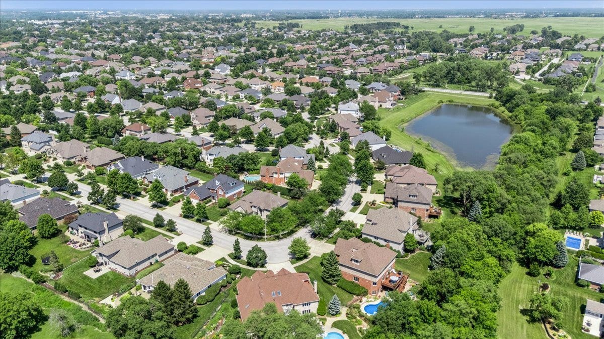 10949 Fawn Trail Drive, Orland Park, IL 60467 10949 Fawn Trail Drive, Orland Park, IL 60467