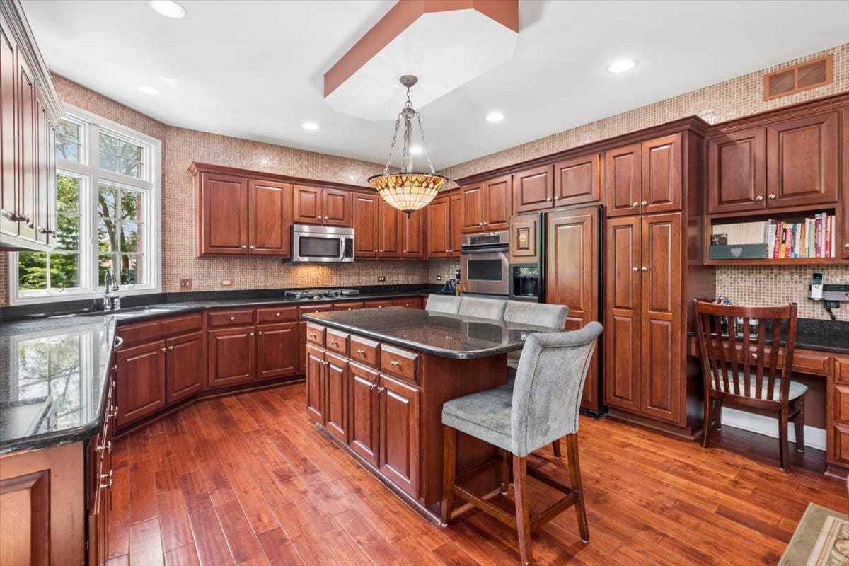 10949 Fawn Trail Drive, Orland Park, IL 60467 10949 Fawn Trail Drive, Orland Park, IL 60467