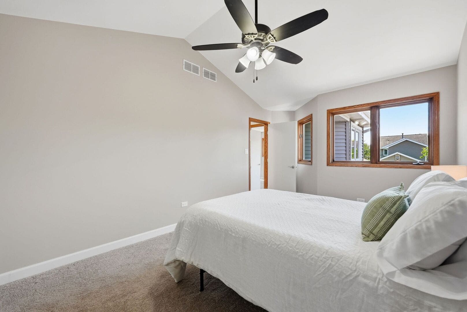 11304 Brook Crossing Court, Orland Park, IL 60467 11304 Brook Crossing Court, Orland Park, IL 60467