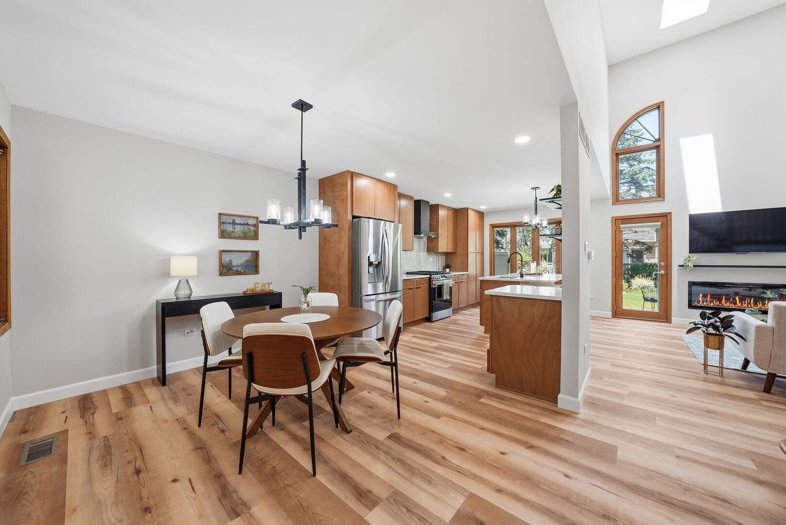 11304 Brook Crossing Court, Orland Park, IL 60467 11304 Brook Crossing Court, Orland Park, IL 60467