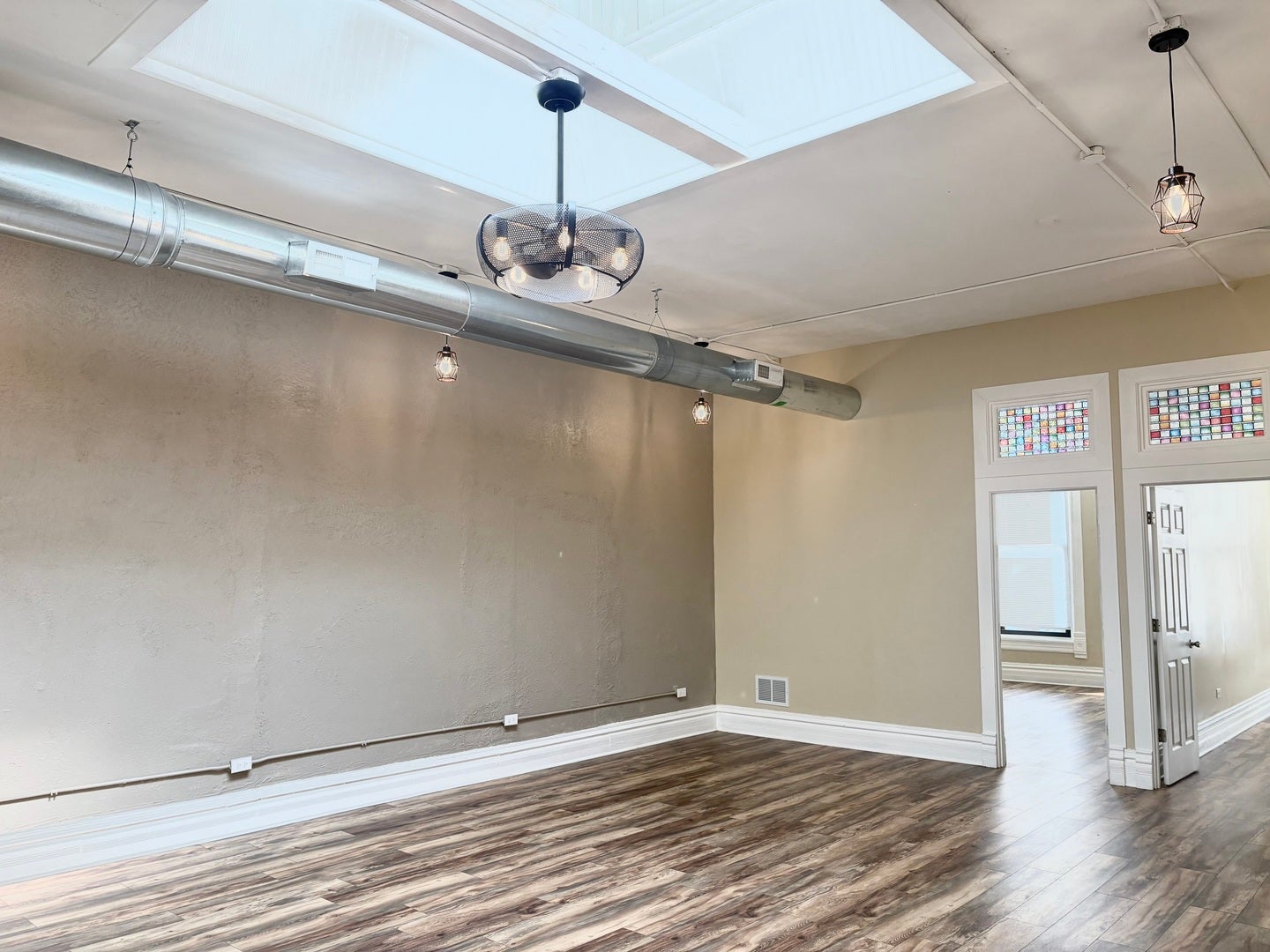 10 N State Street, #Upper, Elgin, IL 60123 10 N State Street, #Upper, Elgin, IL 60123