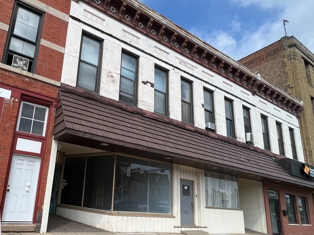 10 N State Street, #Upper, Elgin, IL 60123 10 N State Street, #Upper, Elgin, IL 60123
