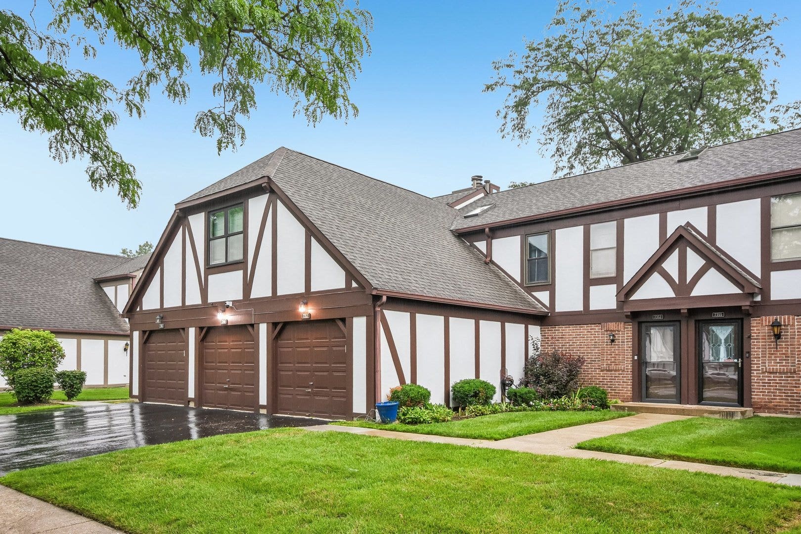 7353 Canterbury Place, Downers Grove, IL 60516