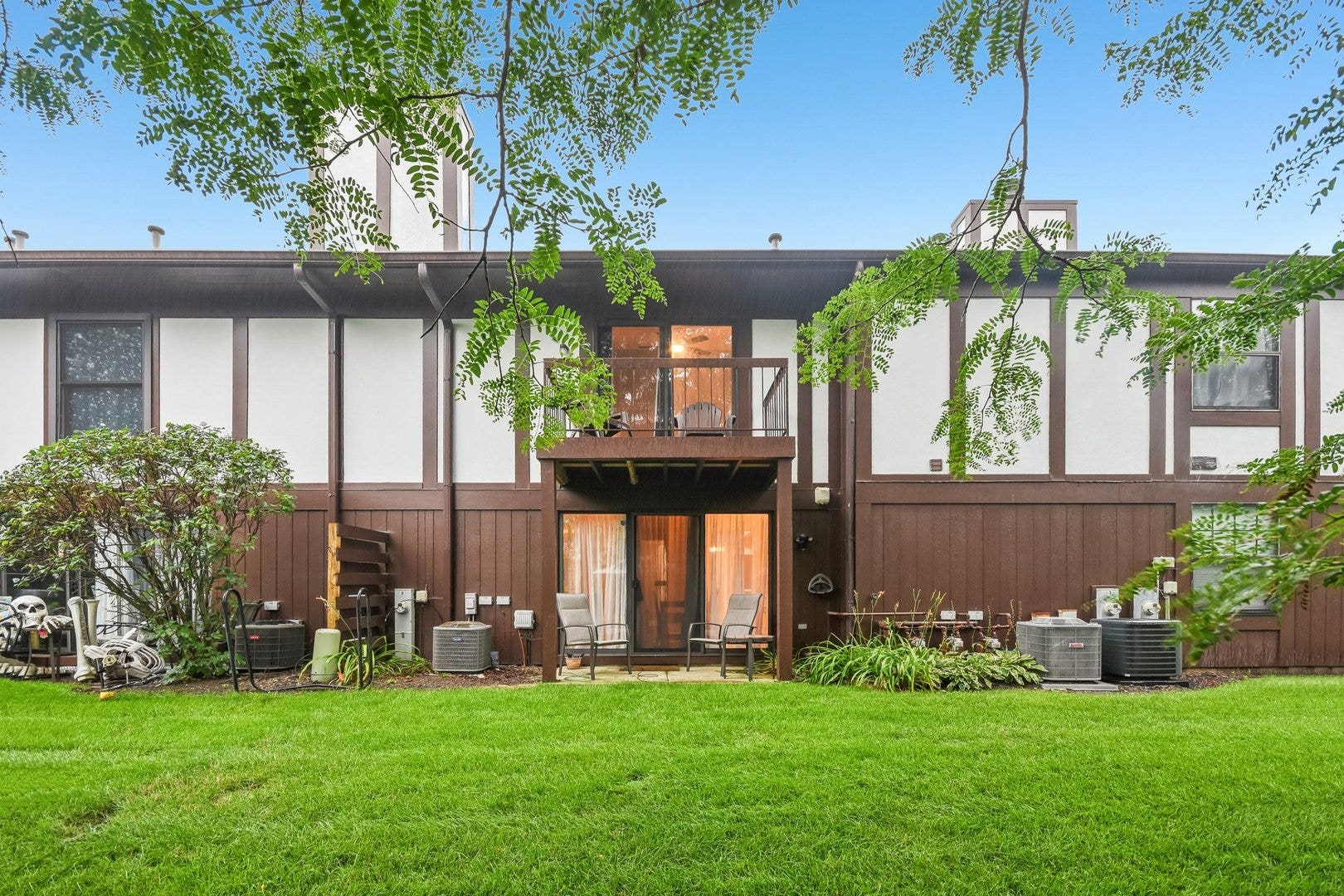 7353 Canterbury Place, Downers Grove, IL 60516
