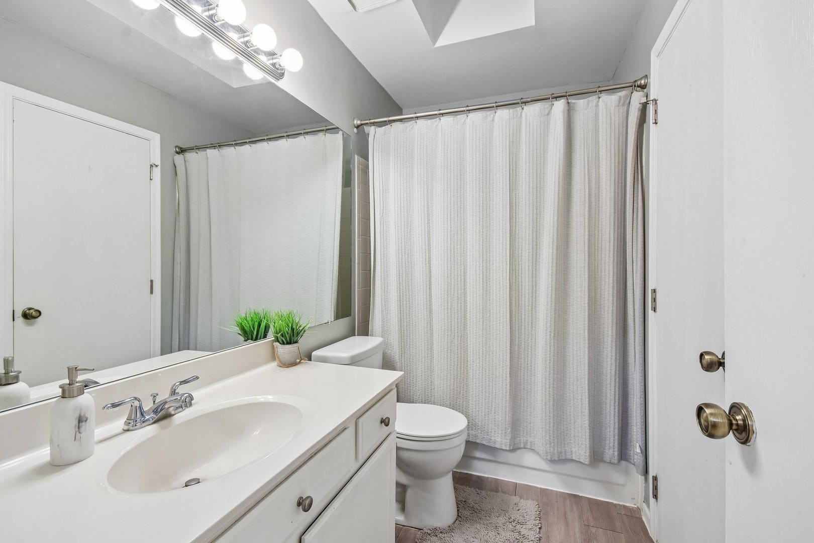 7353 Canterbury Place, Downers Grove, IL 60516