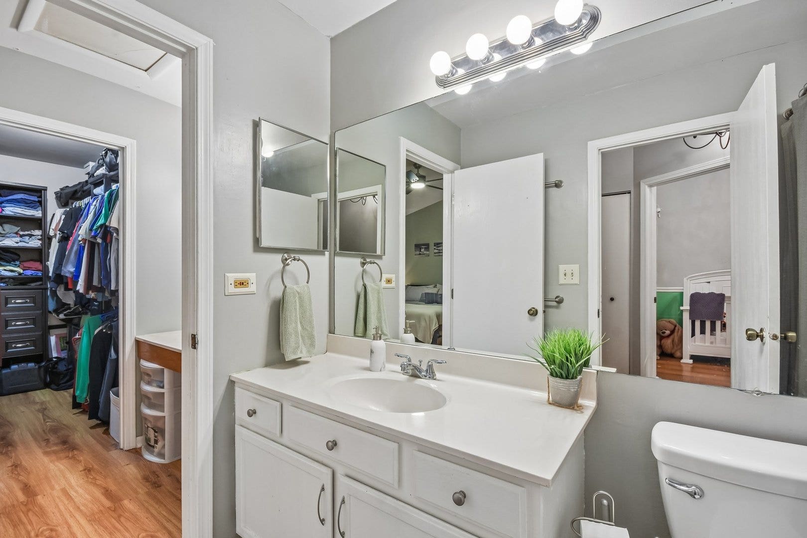 7353 Canterbury Place, Downers Grove, IL 60516
