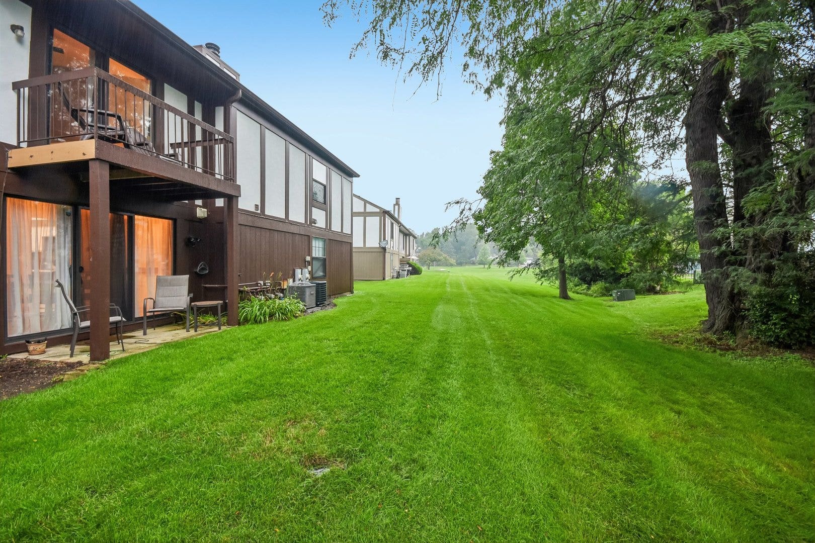 7353 Canterbury Place, Downers Grove, IL 60516
