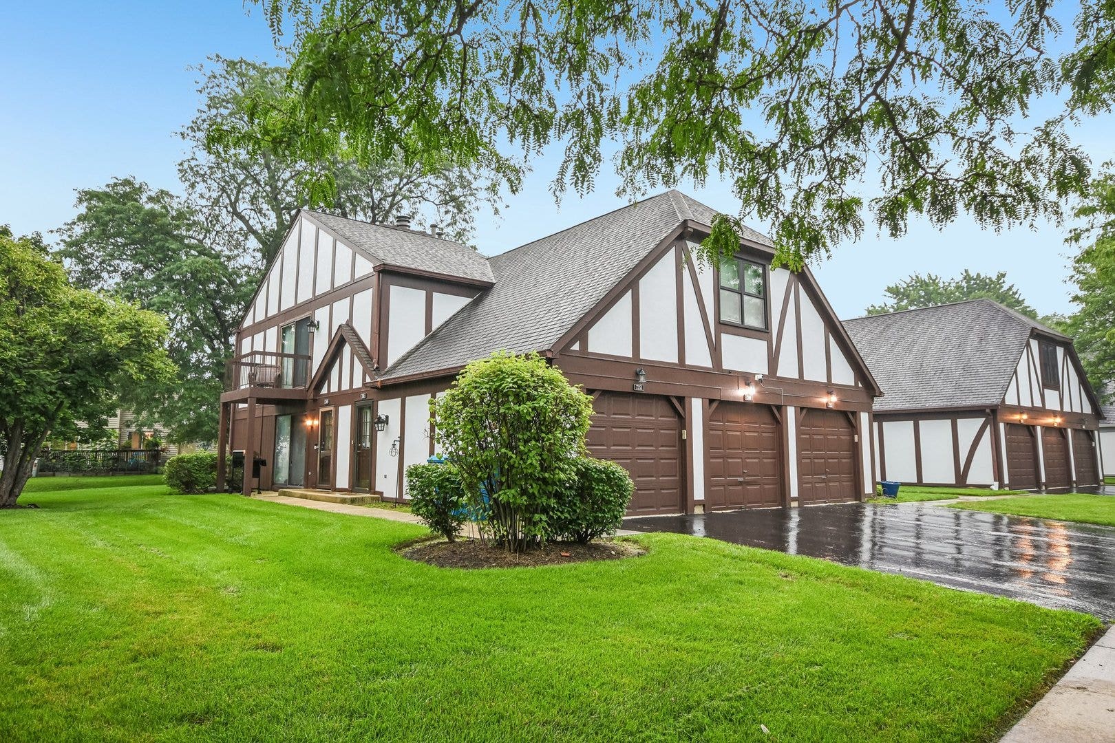 7353 Canterbury Place, Downers Grove, IL 60516