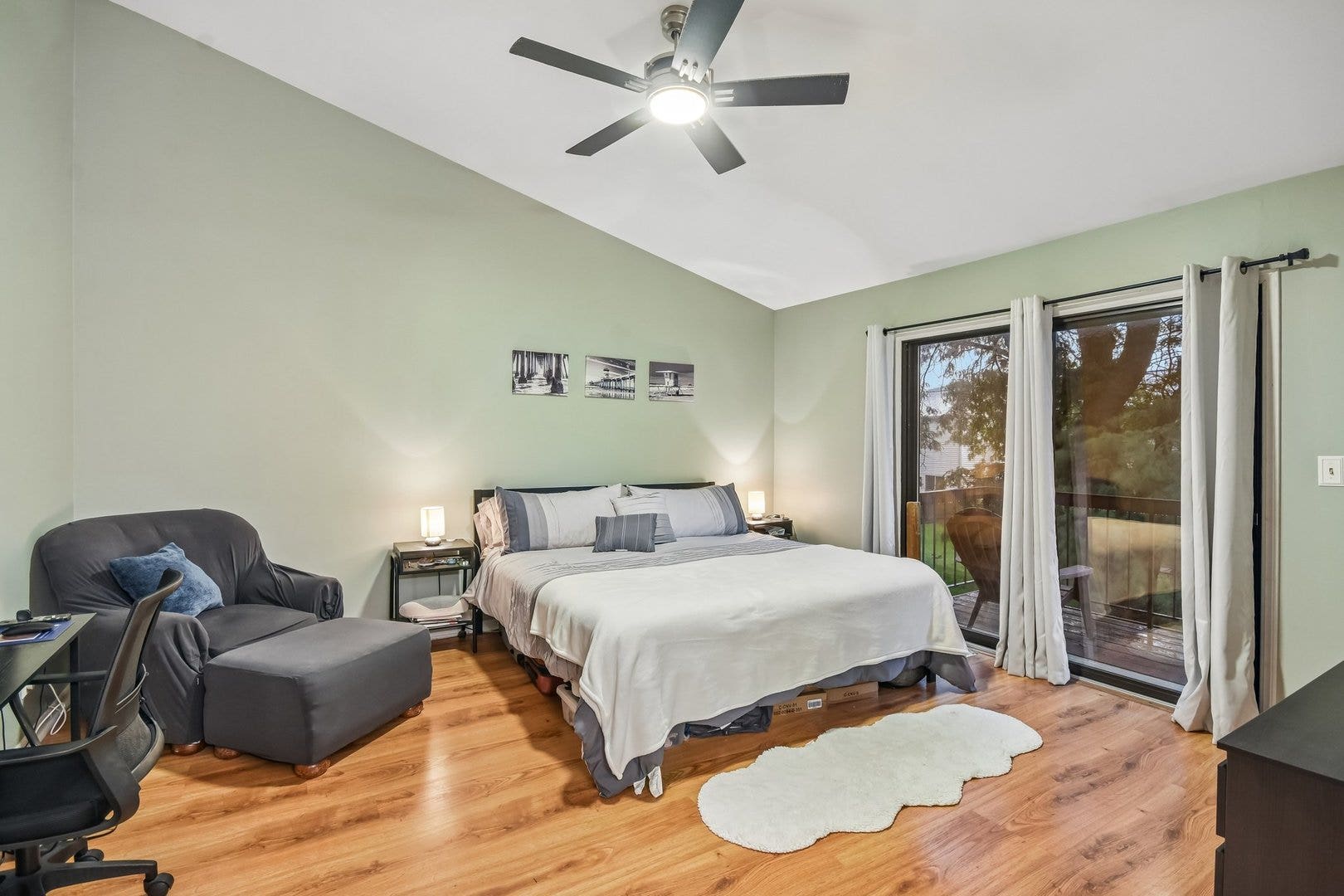 7353 Canterbury Place, Downers Grove, IL 60516
