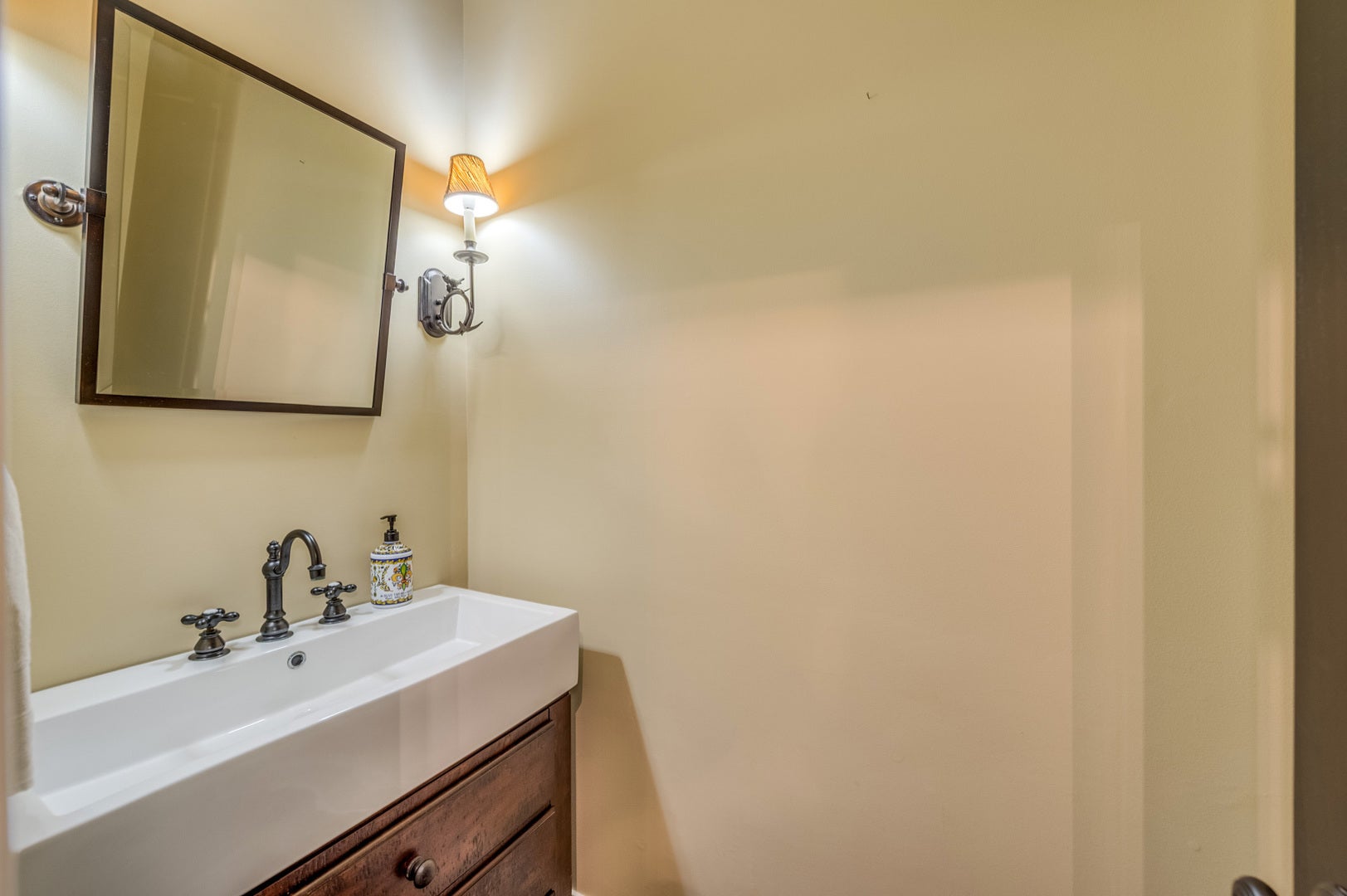 8N669 Edgewood Road, Elgin, IL 60124