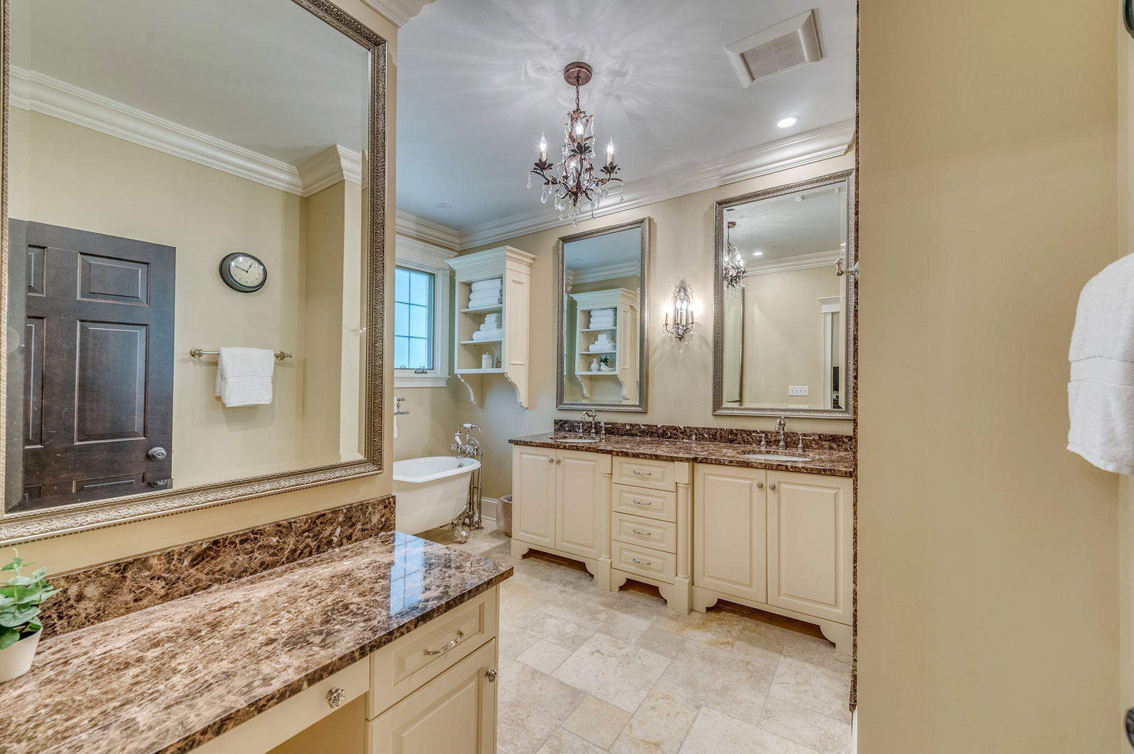 8N669 Edgewood Road, Elgin, IL 60124