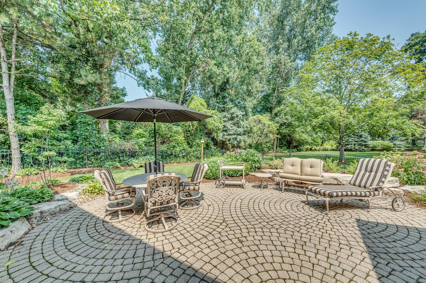 8N669 Edgewood Road, Elgin, IL 60124