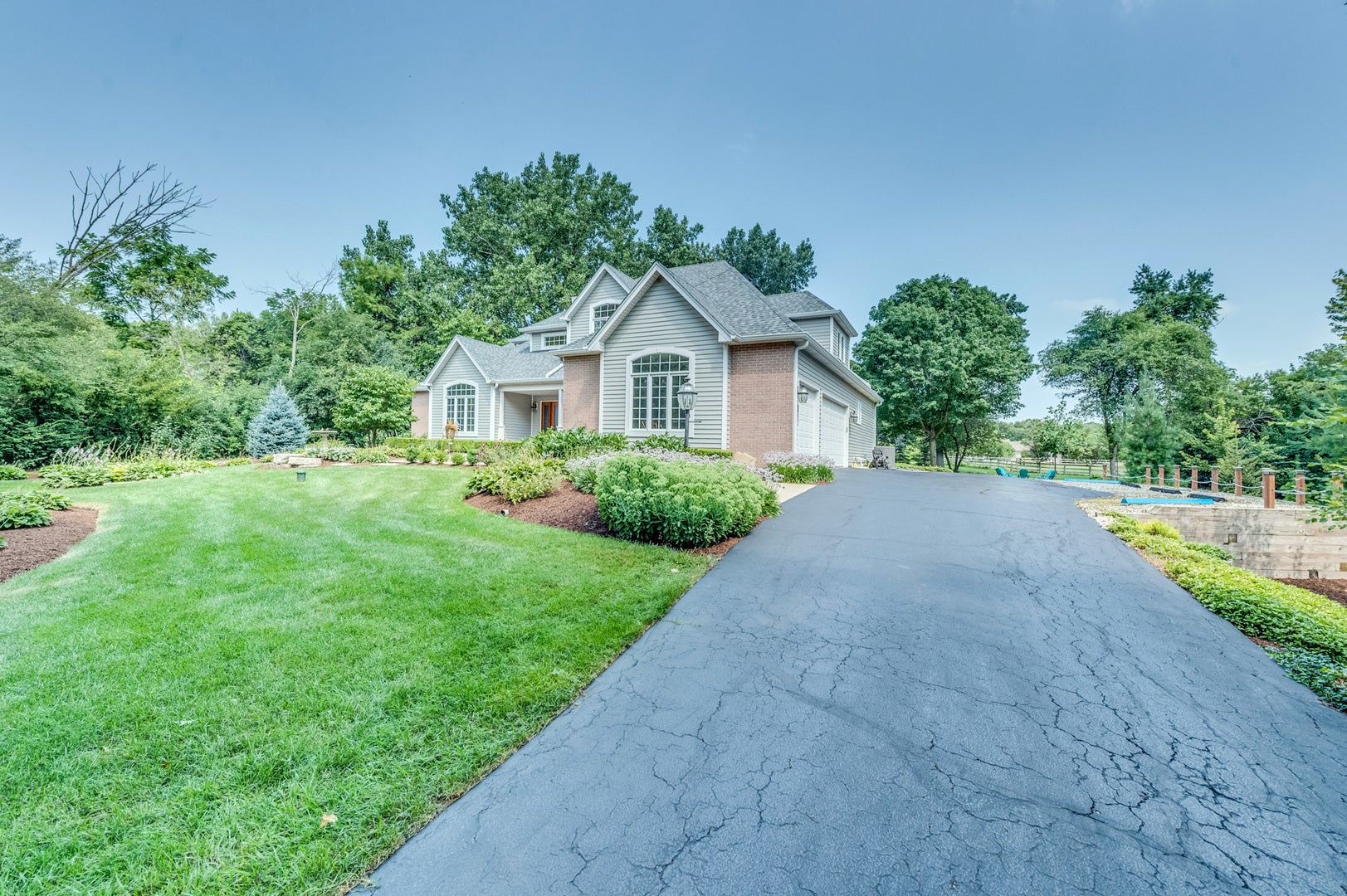 8N669 Edgewood Road, Elgin, IL 60124