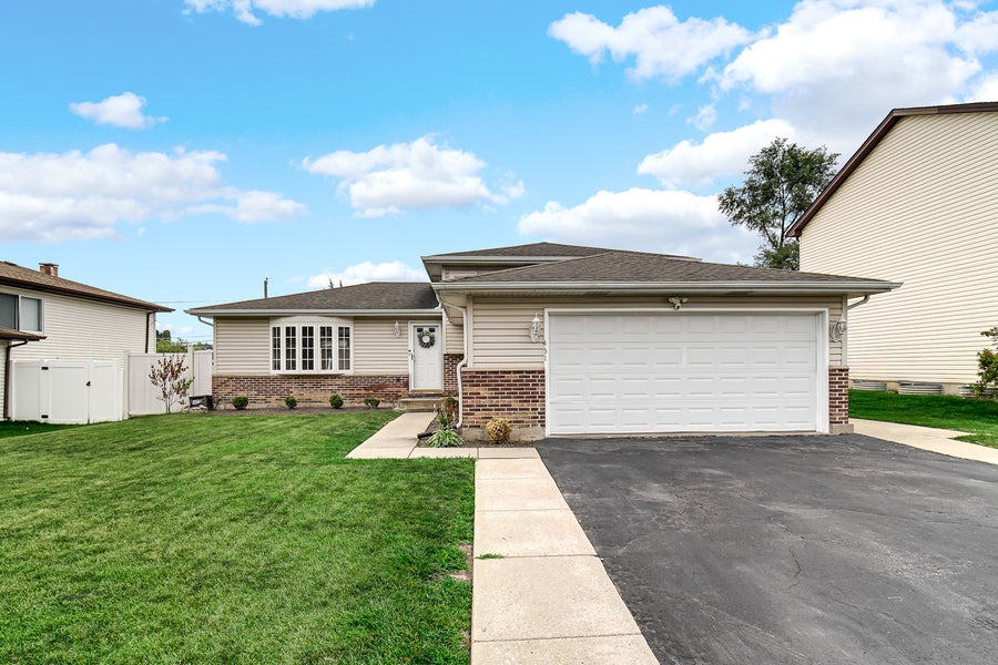 Property photo for 431 Polo Club Drive, Glendale Heights, IL