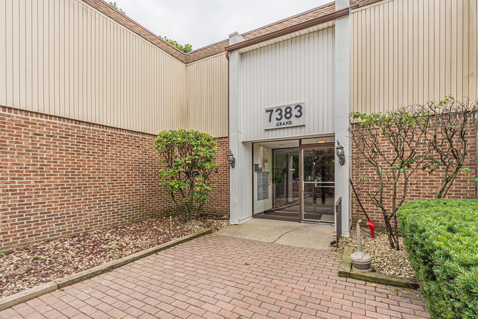 7383 Grand Avenue, #105, Downers Grove, IL 60516 7383 Grand Avenue, #105, Downers Grove, IL 60516