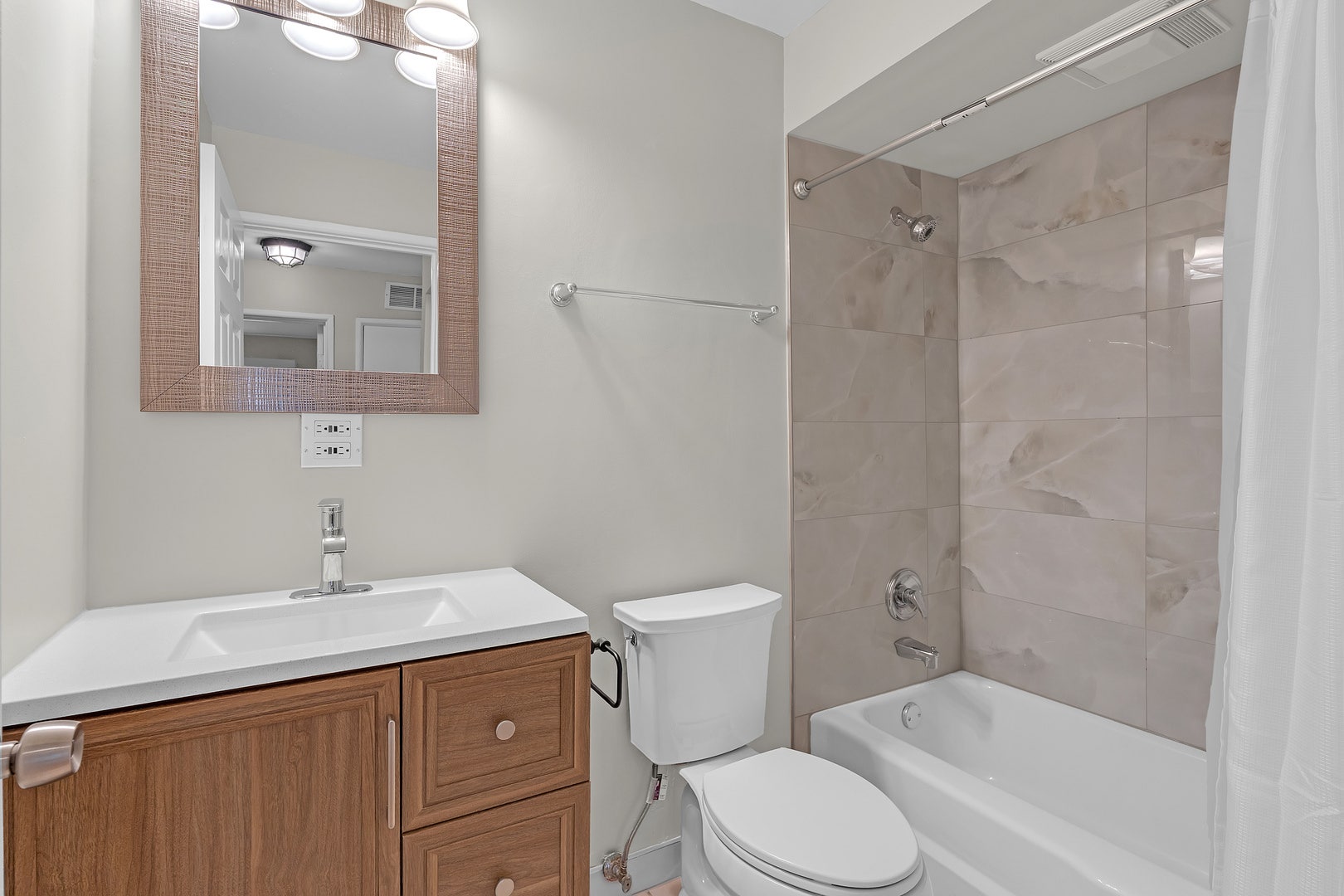 7383 Grand Avenue, #105, Downers Grove, IL 60516 7383 Grand Avenue, #105, Downers Grove, IL 60516