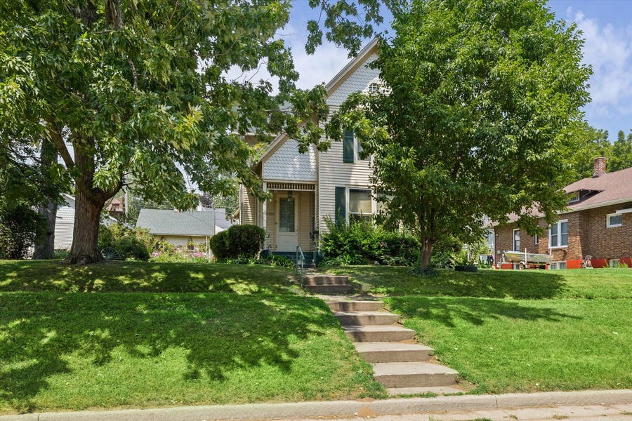 Property photo for 815 12th Avenue, Fulton, IL
