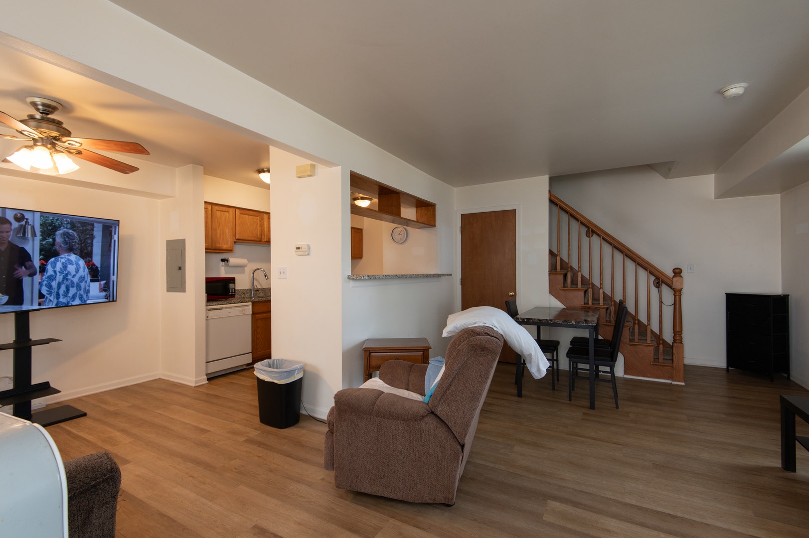 1380 N Glen Circle, #B, Aurora, IL 60506 1380 N Glen Circle, #B, Aurora, IL 60506