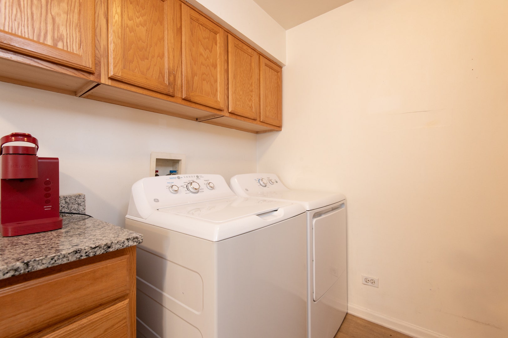1380 N Glen Circle, #B, Aurora, IL 60506 1380 N Glen Circle, #B, Aurora, IL 60506