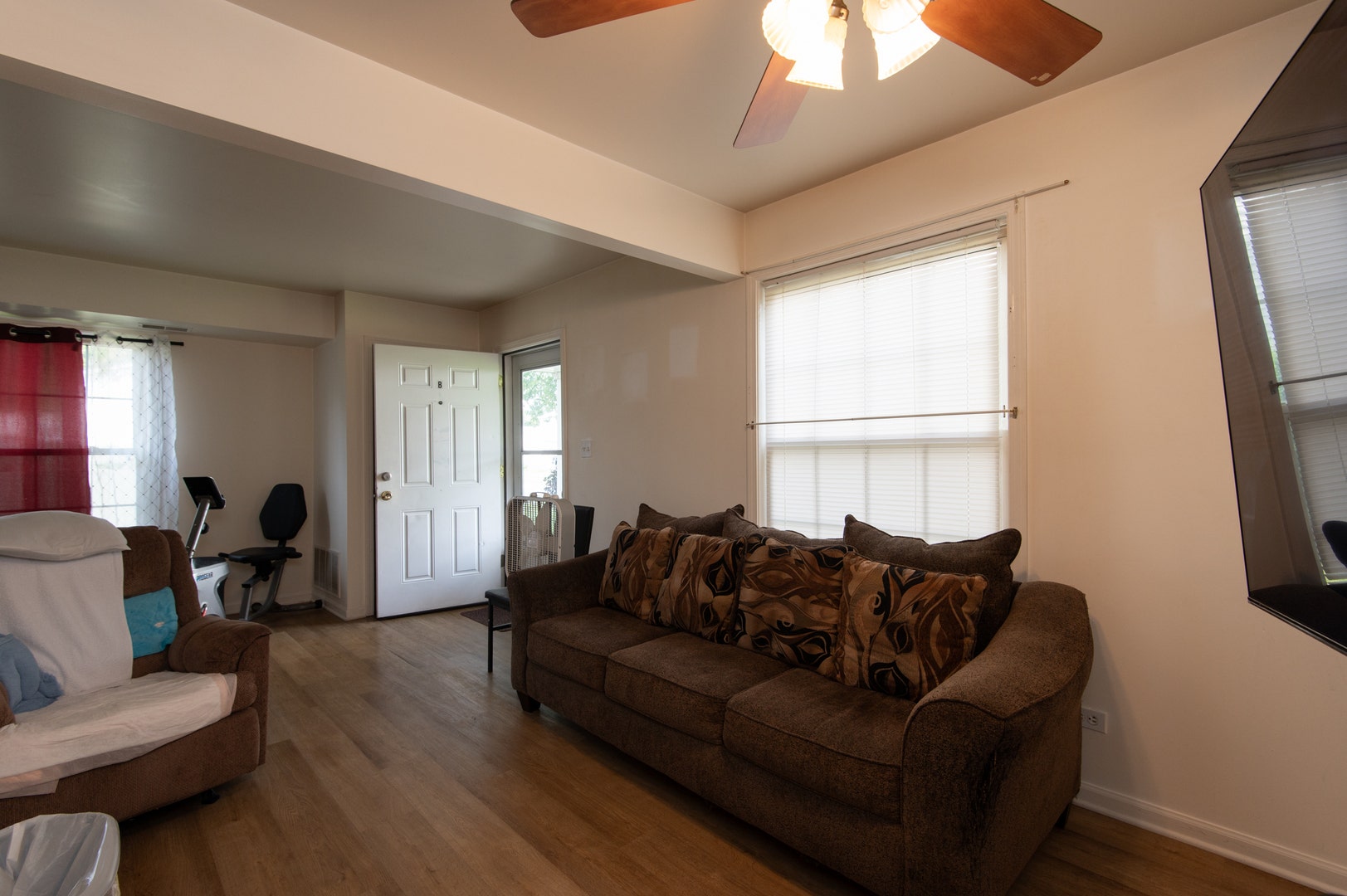 1380 N Glen Circle, #B, Aurora, IL 60506 1380 N Glen Circle, #B, Aurora, IL 60506