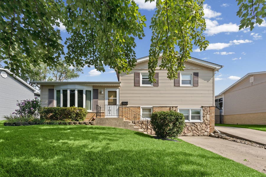 Property photo for 5842 Stuart Lane, Oak Forest, IL