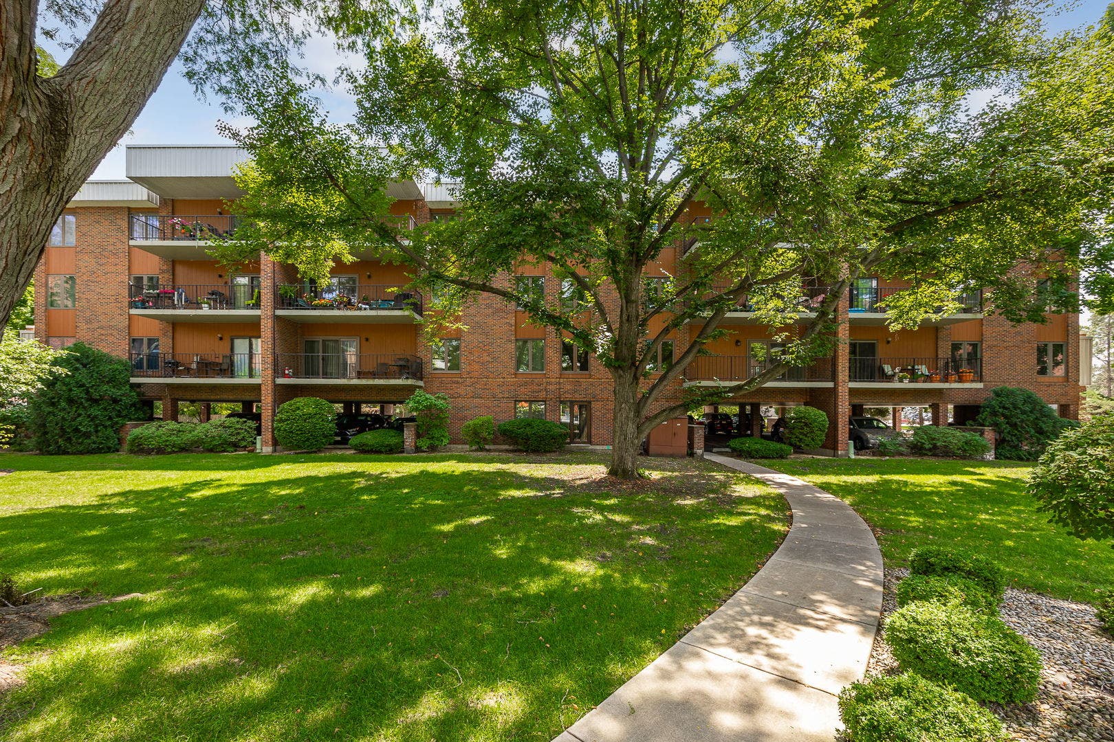 6585 Main Street, #201, Downers Grove, IL 60516 6585 Main Street, #201, Downers Grove, IL 60516