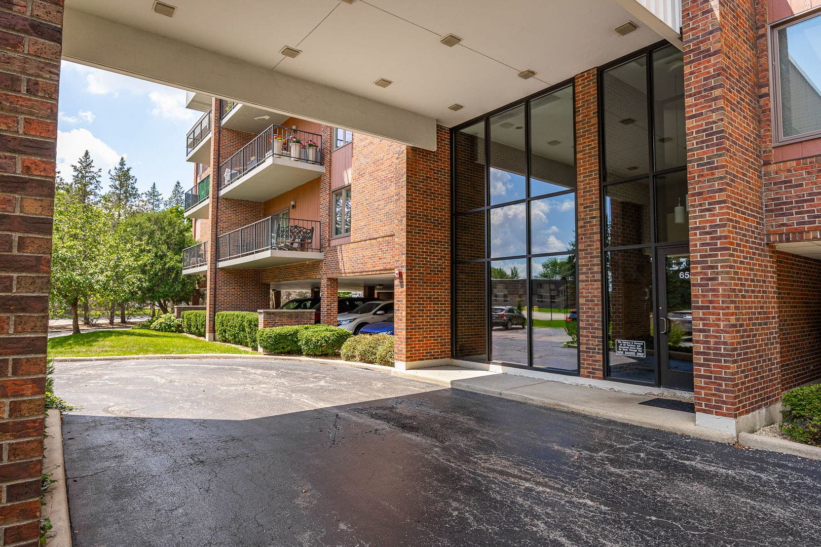 6585 Main Street, #201, Downers Grove, IL 60516 6585 Main Street, #201, Downers Grove, IL 60516