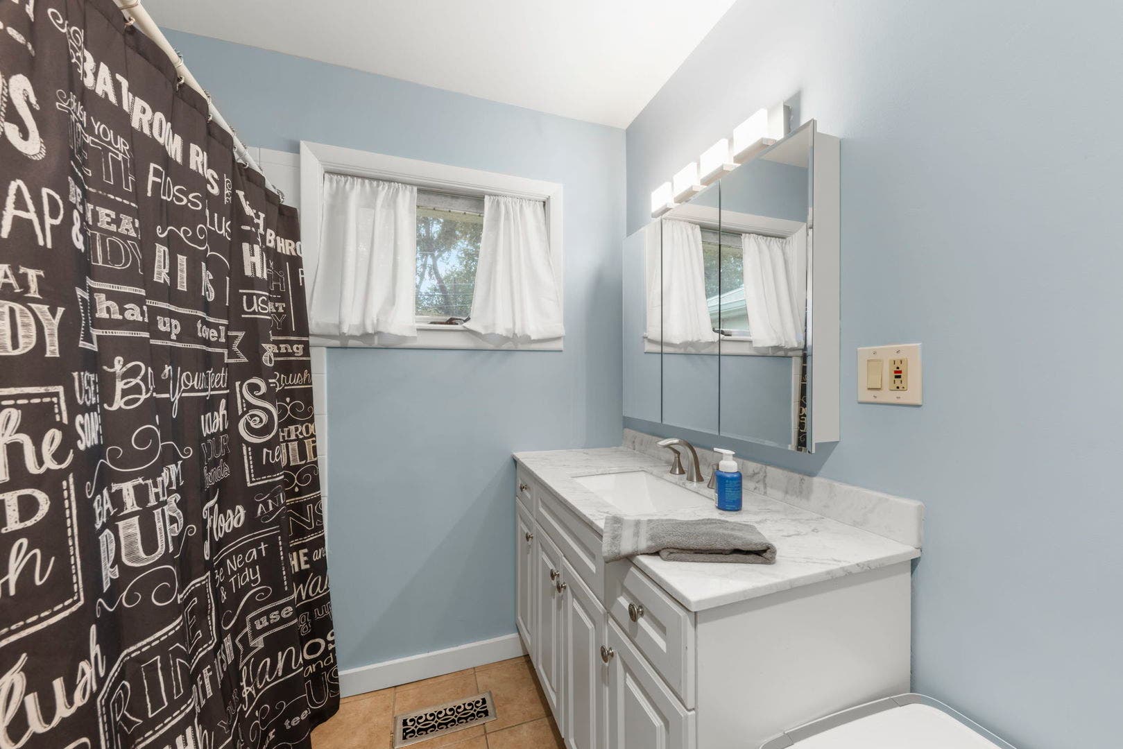 5616 AUBREY Terrace, Downers Grove, IL 60516 5616 AUBREY Terrace, Downers Grove, IL 60516