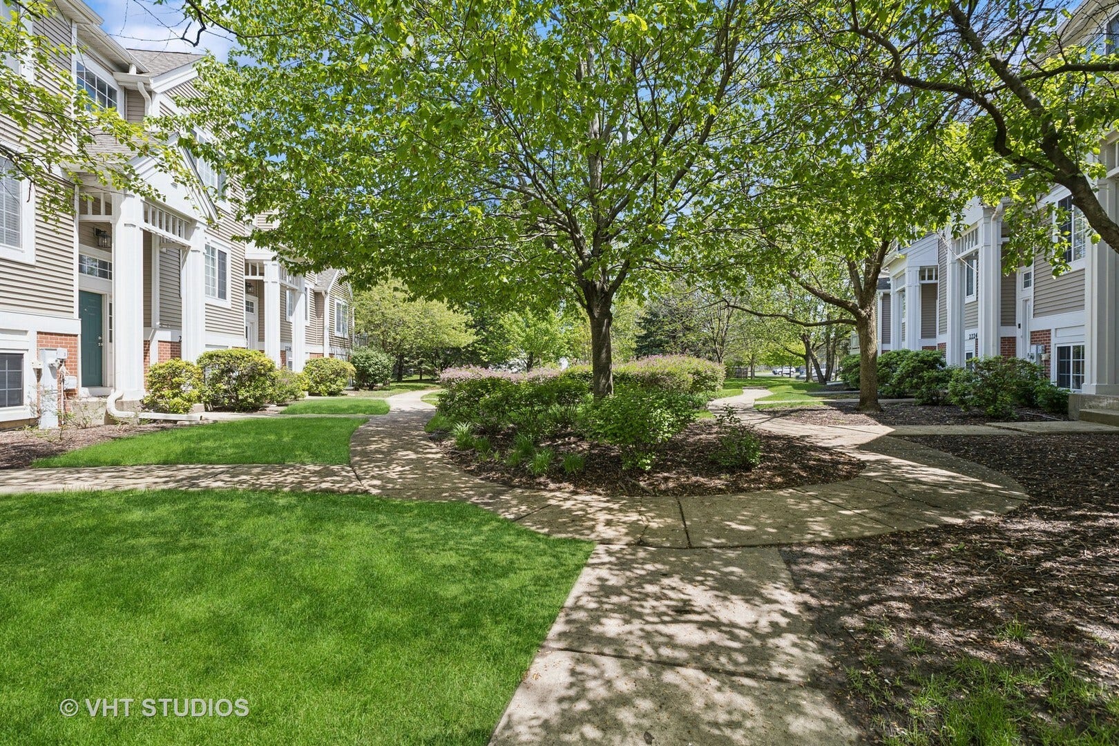 2222 Daybreak Drive, Aurora, IL 60503
