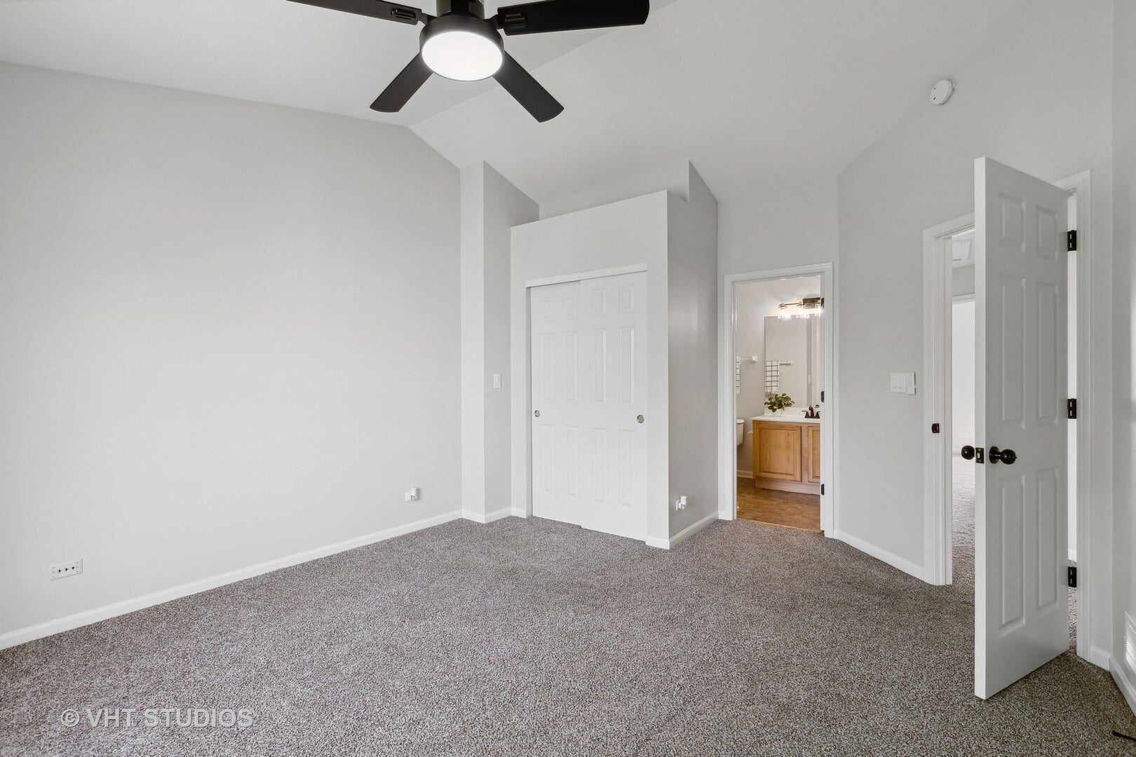 2222 Daybreak Drive, Aurora, IL 60503
