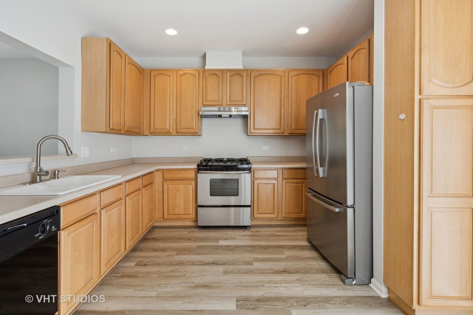 2222 Daybreak Drive, Aurora, IL 60503