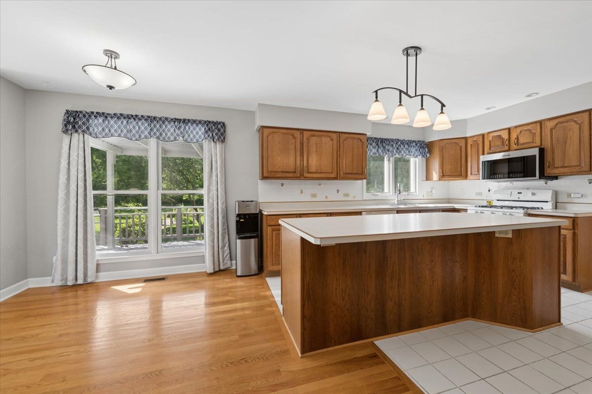 41W610 Silvana Drive, Elgin, IL 60124 41W610 Silvana Drive, Elgin, IL 60124