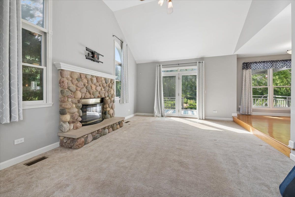 41W610 Silvana Drive, Elgin, IL 60124 41W610 Silvana Drive, Elgin, IL 60124