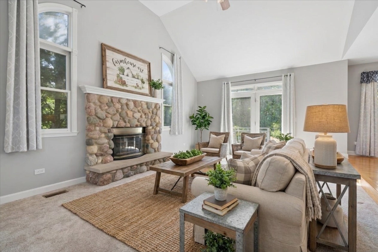 41W610 Silvana Drive, Elgin, IL 60124 41W610 Silvana Drive, Elgin, IL 60124