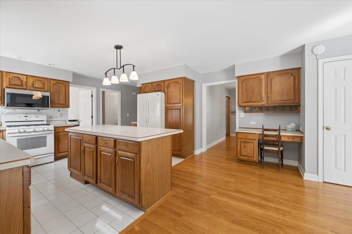 41W610 Silvana Drive, Elgin, IL 60124 41W610 Silvana Drive, Elgin, IL 60124