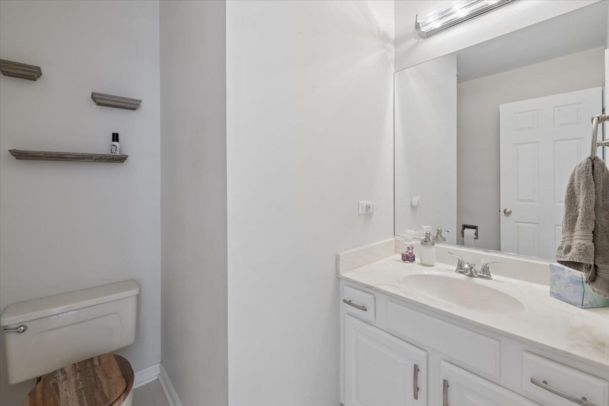 41W610 Silvana Drive, Elgin, IL 60124 41W610 Silvana Drive, Elgin, IL 60124