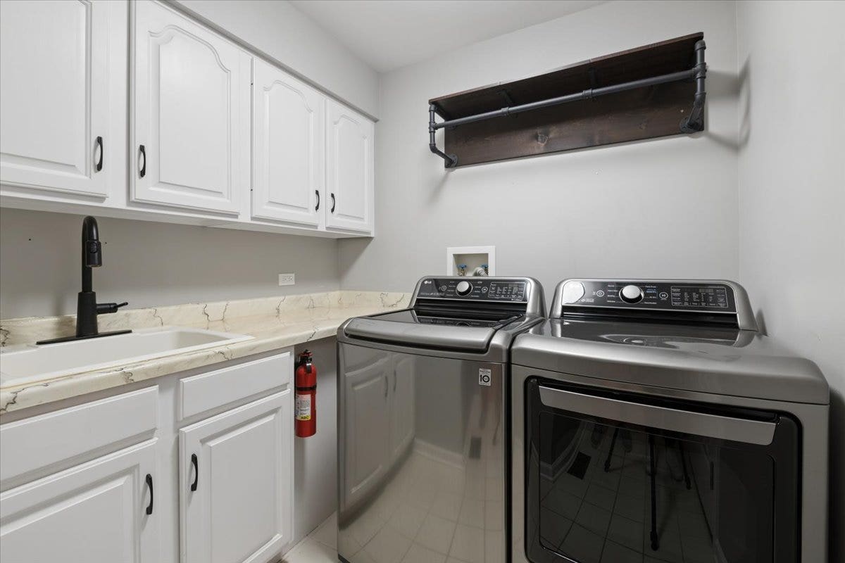 41W610 Silvana Drive, Elgin, IL 60124 41W610 Silvana Drive, Elgin, IL 60124