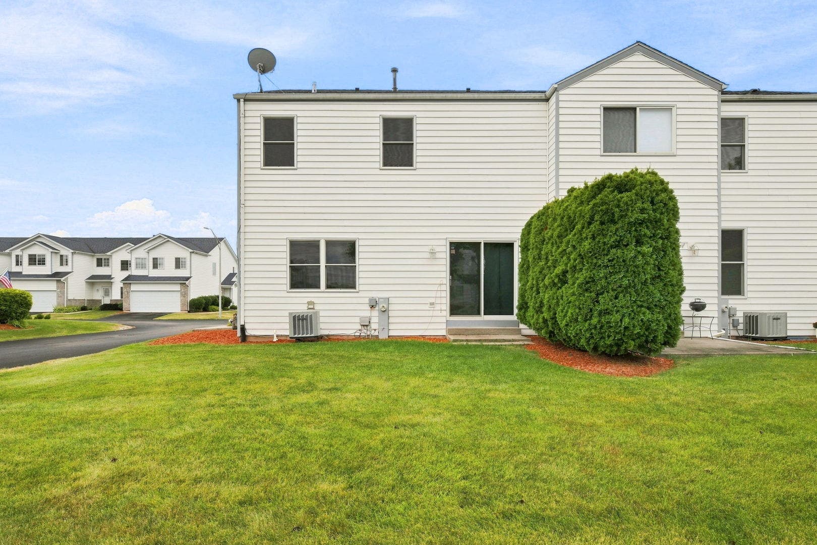 1800 Waters Edge Drive, Minooka, IL 60447 1800 Waters Edge Drive, Minooka, IL 60447